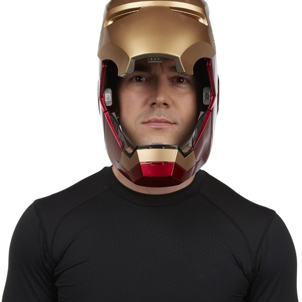Marvel Legends Series Iron Man Electronic Helmet - Picture 6 of 14